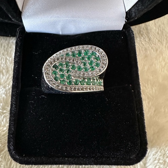 Emerald Green and Swarovski Crystal Ring in Sterling Silver. Size 8. 💚🤍 - Picture 1 of 7